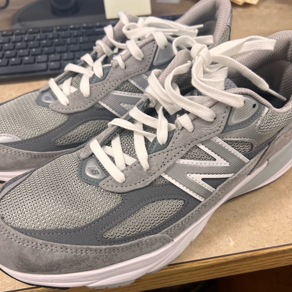 Men’s size 10 New Balance 990